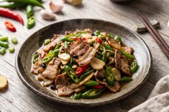 辣椒小炒肉_served_on_plate_2K_20261007114540