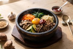 Bibimbap_in_stone_bowl_2K_20261007114002