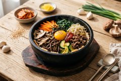 Bibimbap_in_stone_bowl_2K_20261007114454