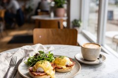 Brunch_eggs_and_coffee_on_2K_20261007101049