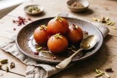 Gulab_jamun_served_on_plate_2K_20261007114113