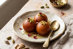 Gulab_jamun_served_on_plate_2K_20261007114544