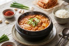 Kimchi_jjigae_served_on_plate_2K_20261007114453