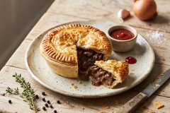 Meat_pie_on_plate_2K_20261007114408
