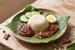 Nasi_lemak_served_on_plate_2K_20261007104922