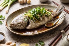 Steamed_fish_served_on_plate_2K_20261007114552